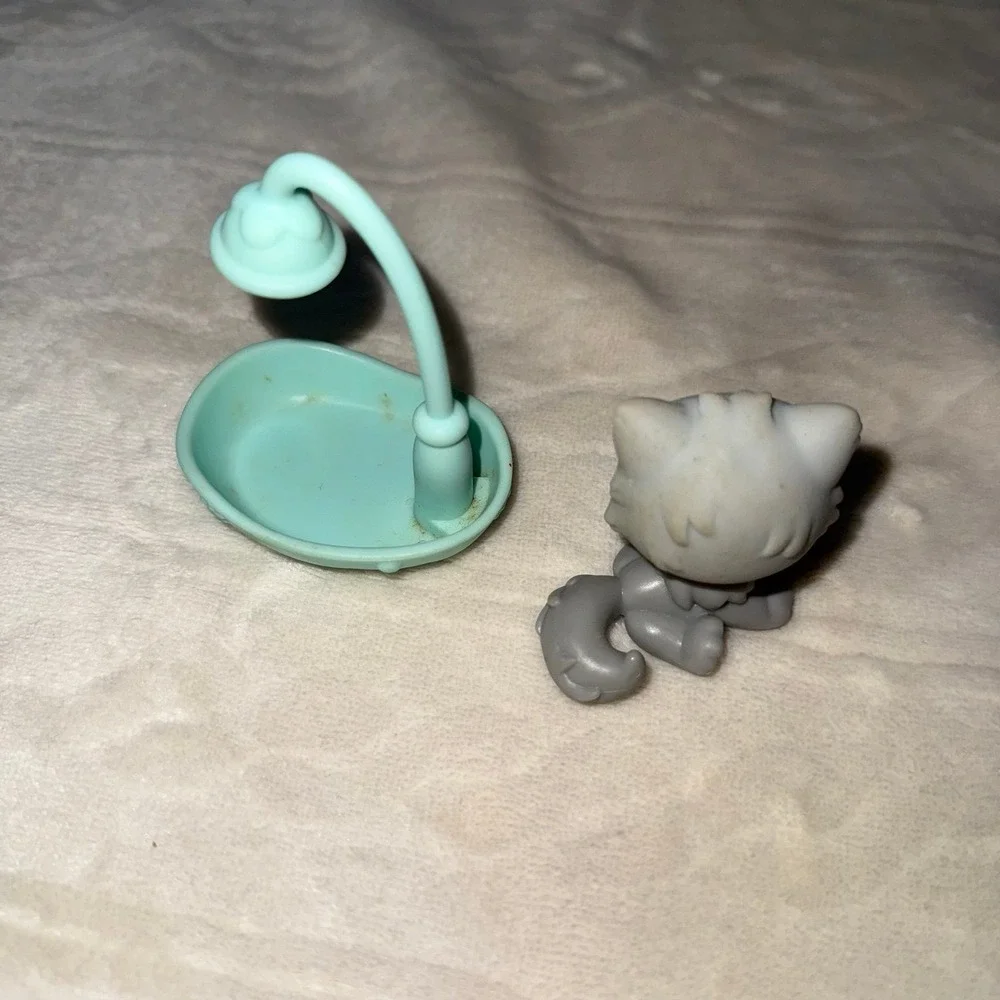 Littlest‎ Pet Shop Grey Persian Cat w shower